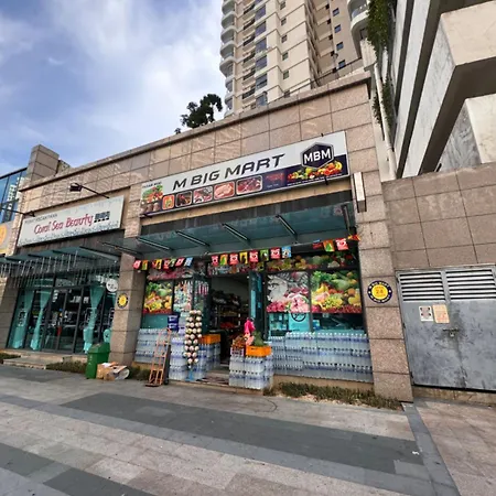 Cozy Beachfront Seaview With 2 Carparks Foc Netflix Access And Youtube Premium 3Beds3Bath 6-11Pax By Minshuku Johor Bahru Exterior photo