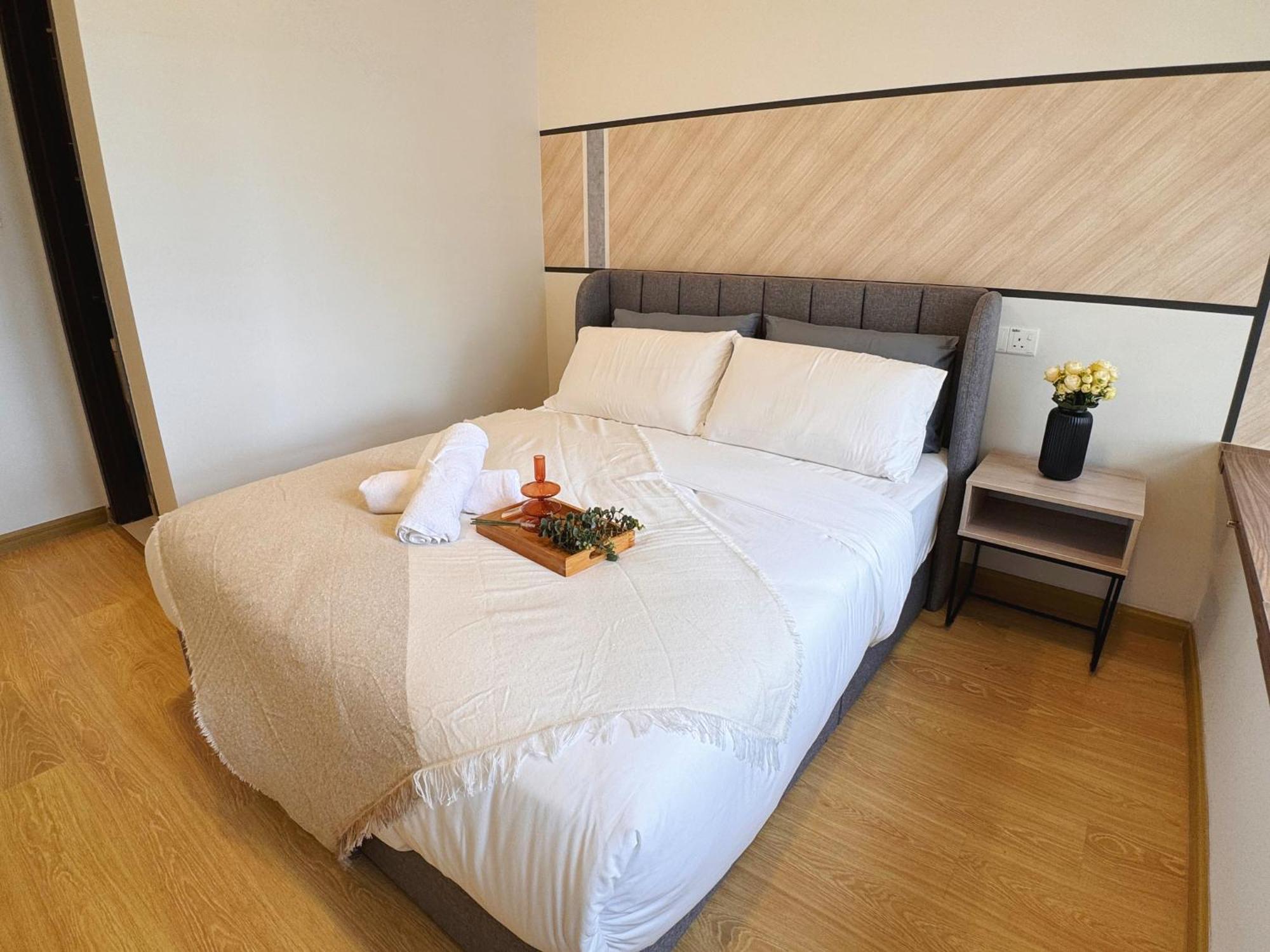 Apartment Cozy Beachfront Seaview With 2 Carparks Foc Netflix Access And Youtube Premium 3beds3bath 6-11pax By Minshuku