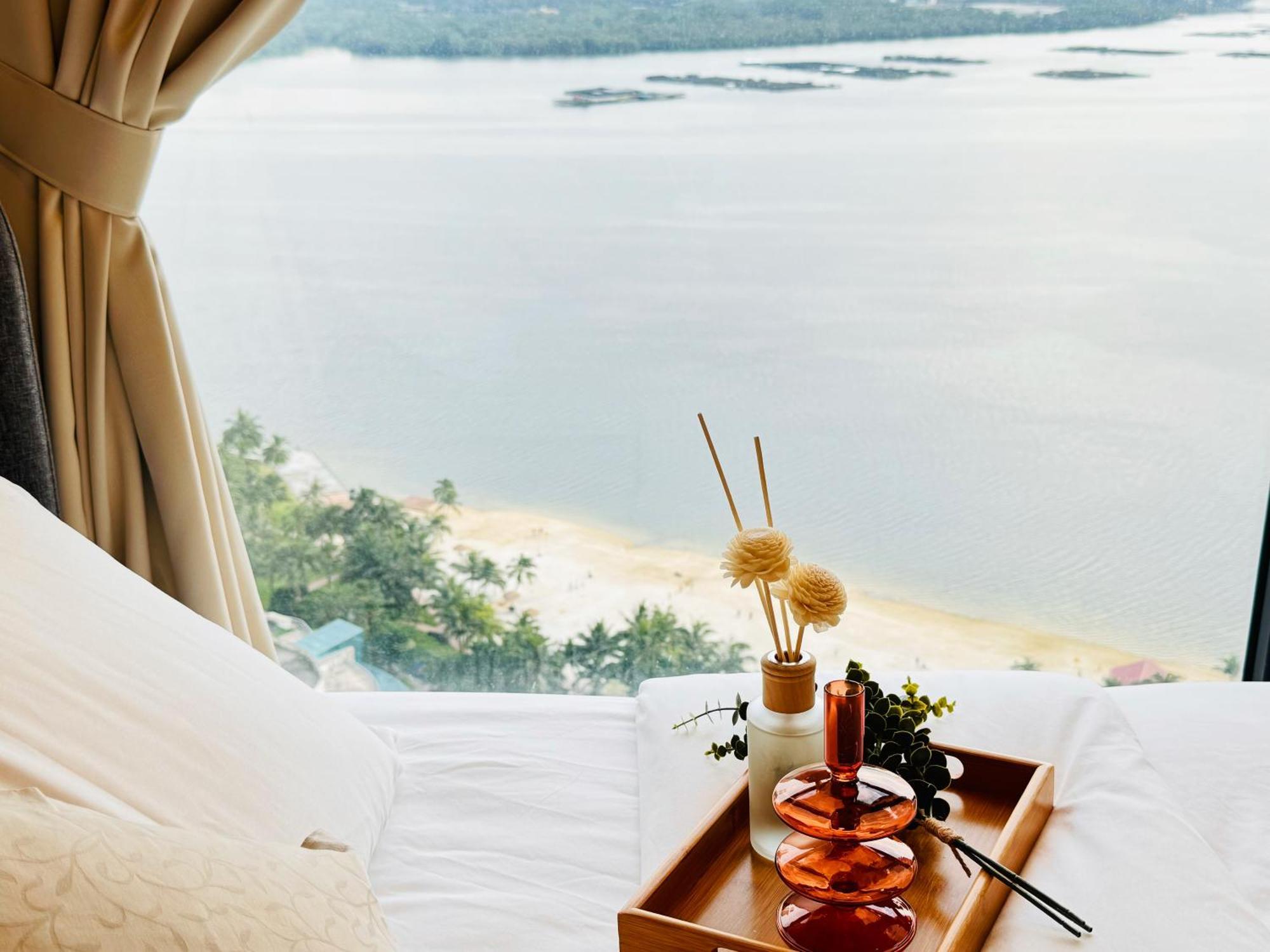 Apartment Cozy Beachfront Seaview With 2 Carparks Foc Netflix Access And Youtube Premium 3beds3bath 6-11pax By Minshuku